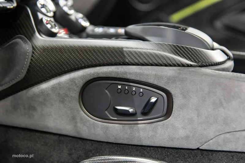 Aston Martin Vantage 65
