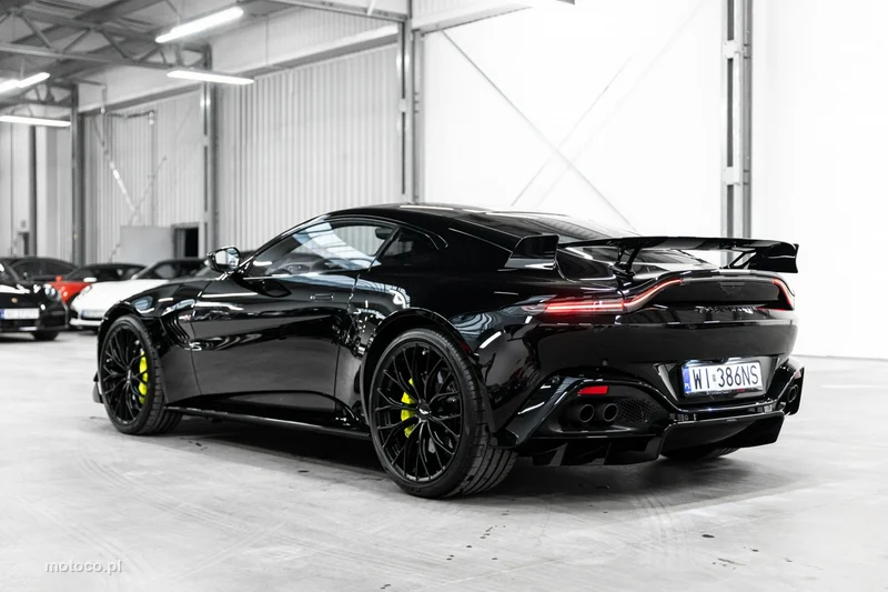 Aston Martin Vantage 9