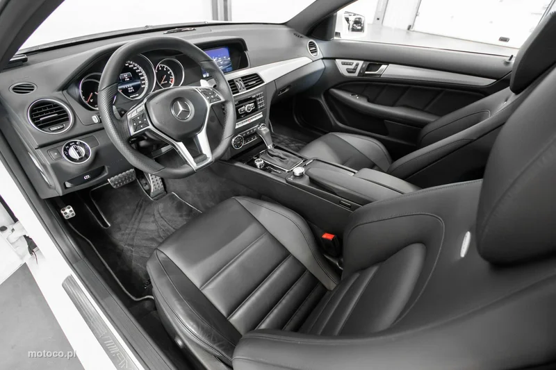 Mercedes-Benz Klasa C W204 C 63 AMG 24