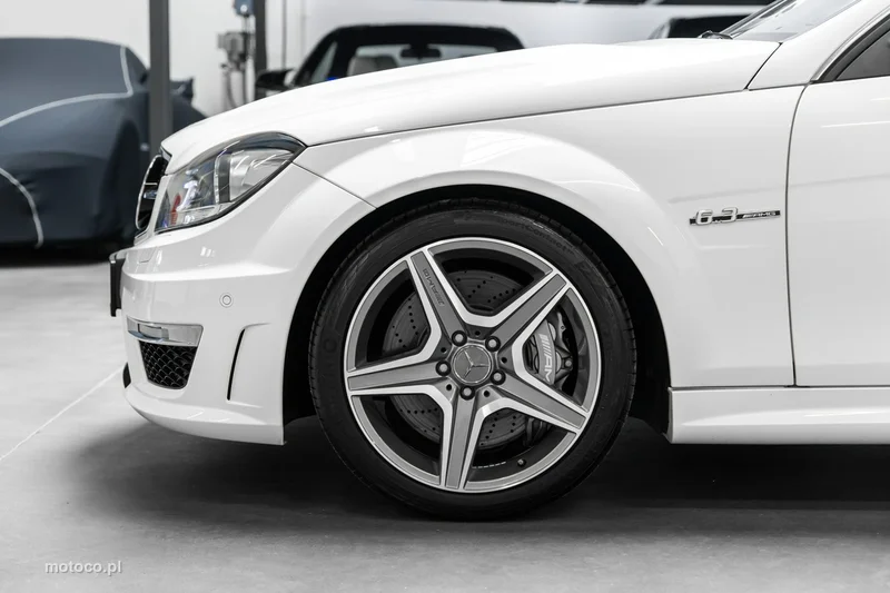 Mercedes-Benz Klasa C W204 C 63 AMG 13