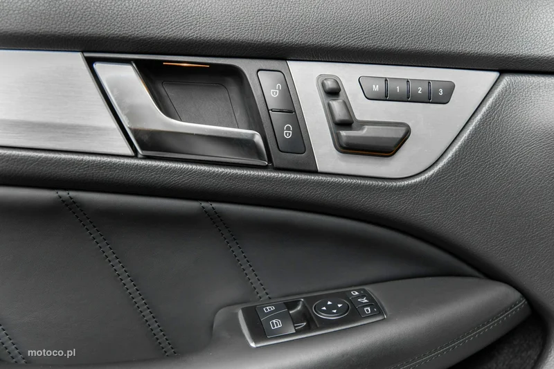 Mercedes-Benz Klasa C W204 C 63 AMG 38
