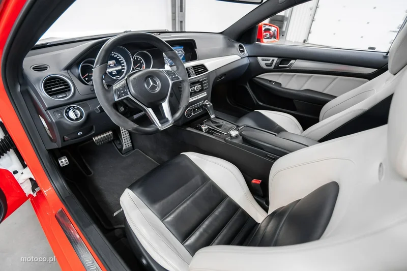Mercedes-Benz Klasa C W204 C 63 AMG 22