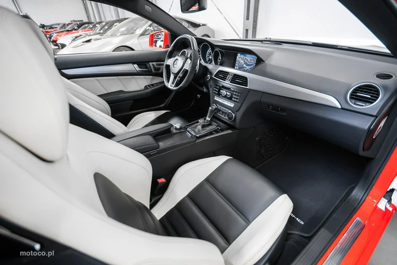 Mercedes-Benz Klasa C W204 C 63 AMG 23