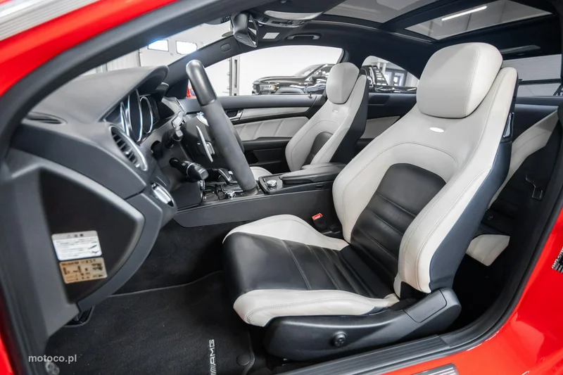 Mercedes-Benz Klasa C W204 C 63 AMG 26