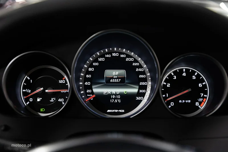 Mercedes-Benz Klasa C W204 C 63 AMG 37