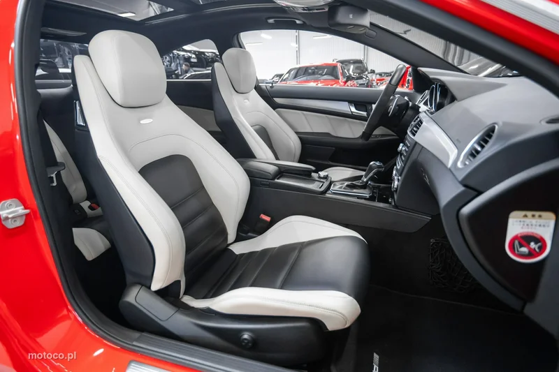 Mercedes-Benz Klasa C W204 C 63 AMG 57