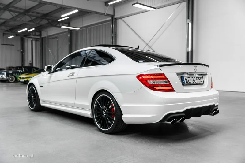 Mercedes-Benz Klasa C W204 C 63 AMG 71