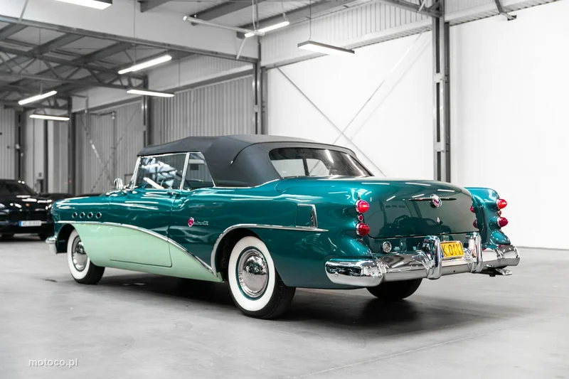 Buick Roadmaster 12
