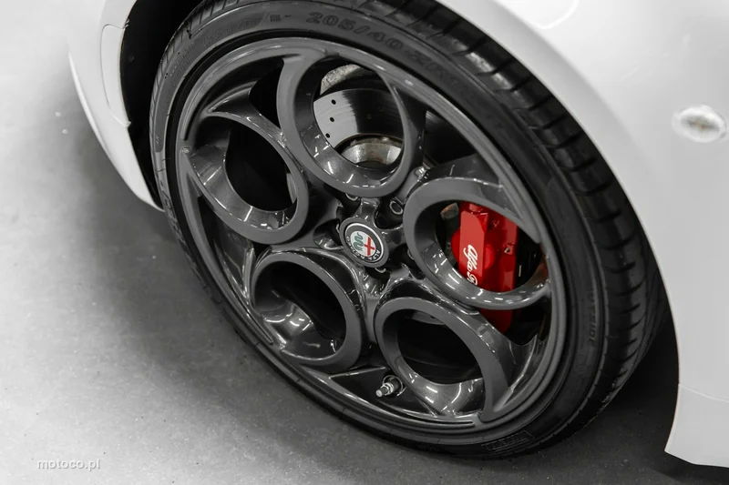 Alfa Romeo 4C 15