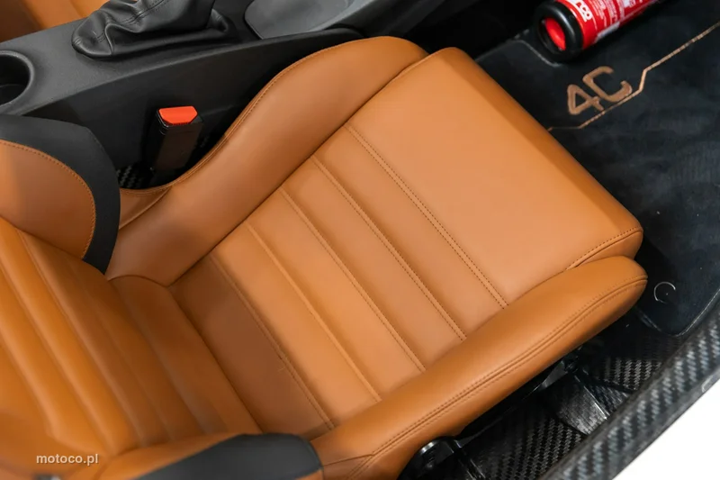 Alfa Romeo 4C 35