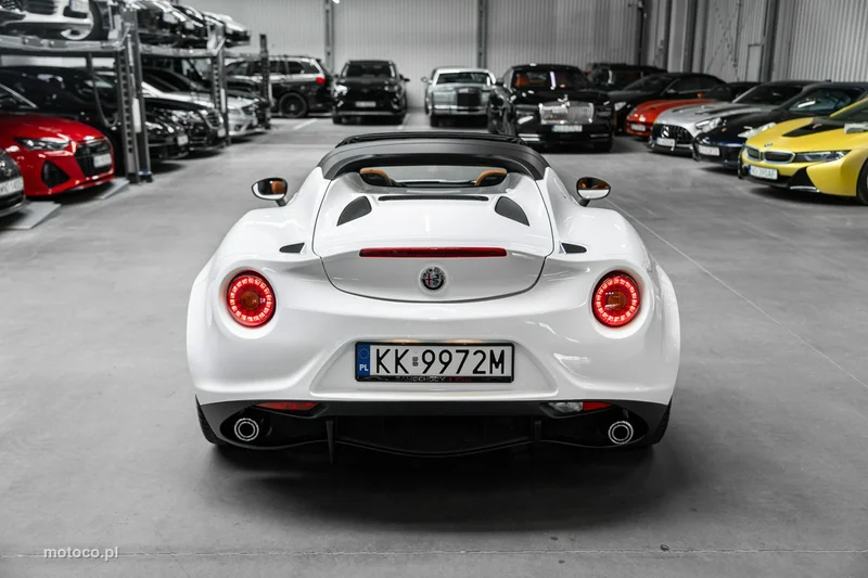Alfa Romeo 4C 9