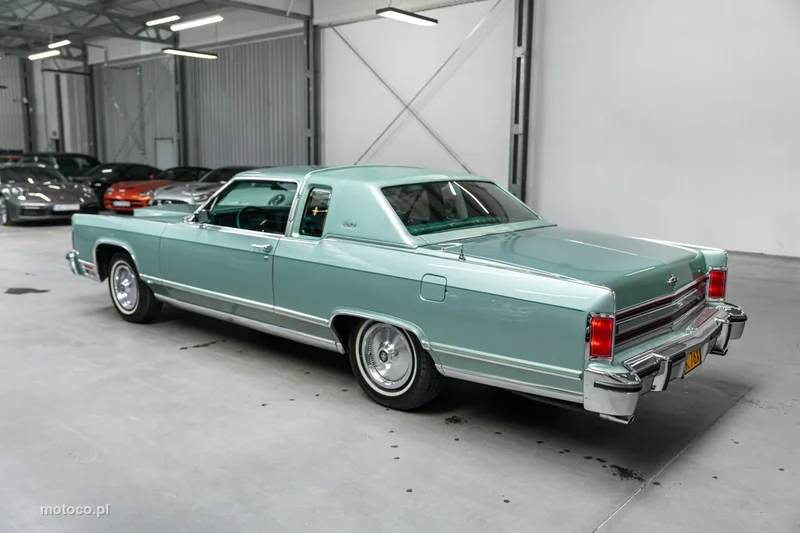 Lincoln Continental 11