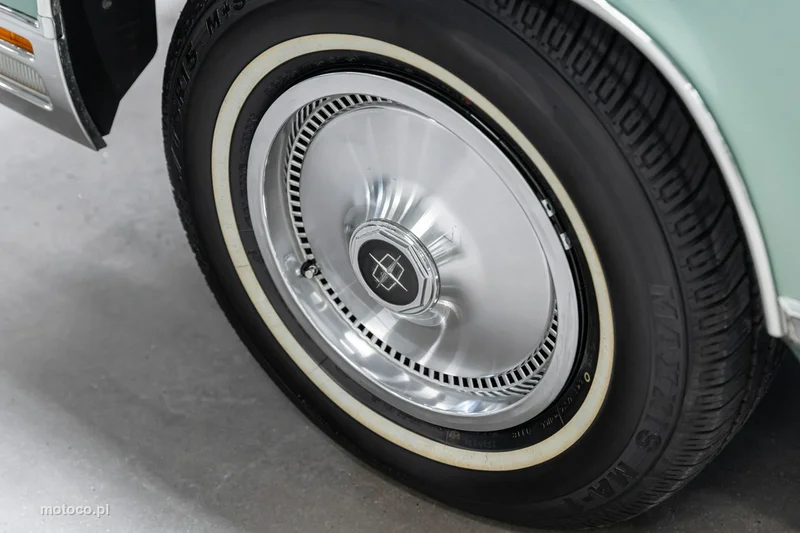 Lincoln Continental 16
