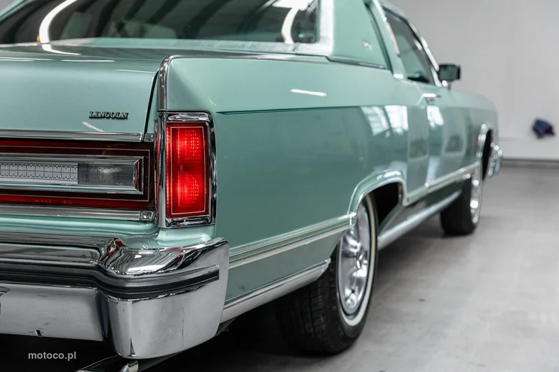 Lincoln Continental 20