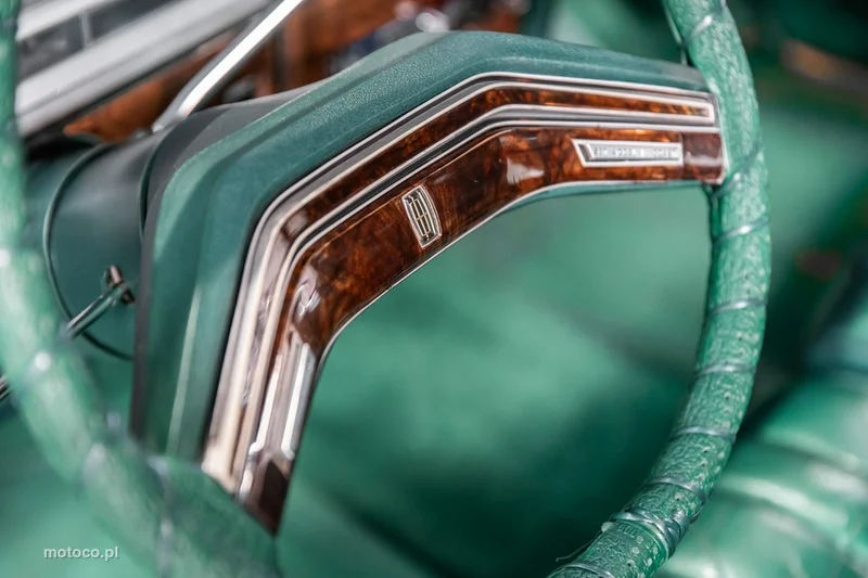 Lincoln Continental 33