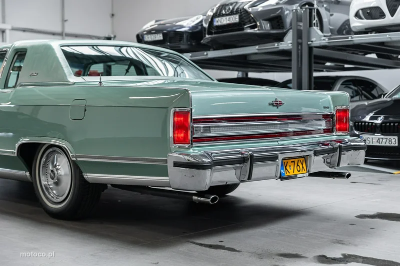 Lincoln Continental 52