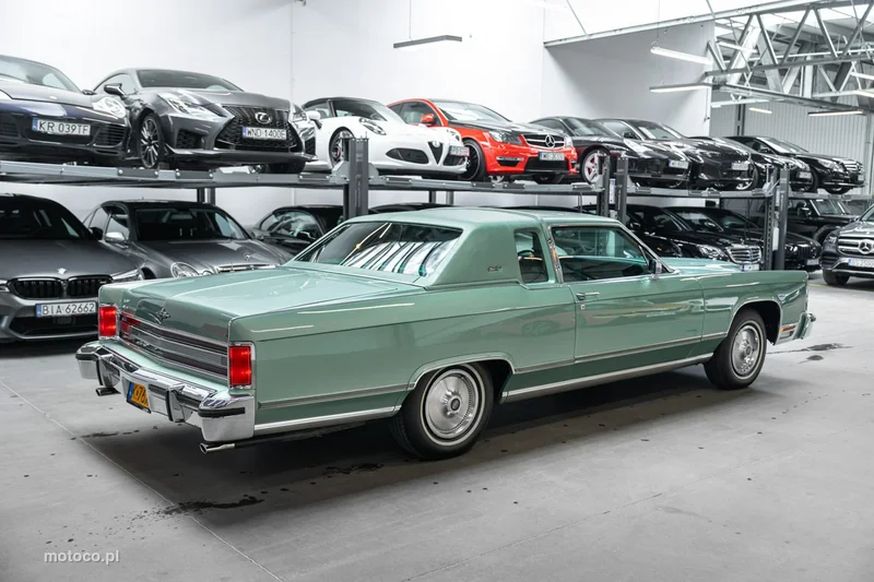 Lincoln Continental 8