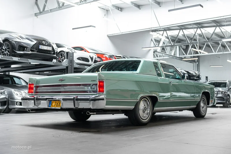 Lincoln Continental 9