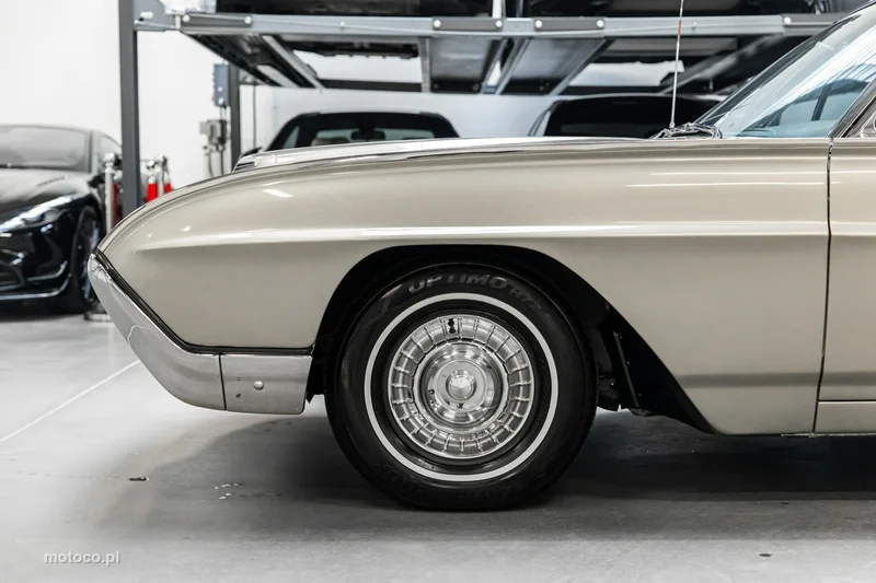 Ford Thunderbird 12