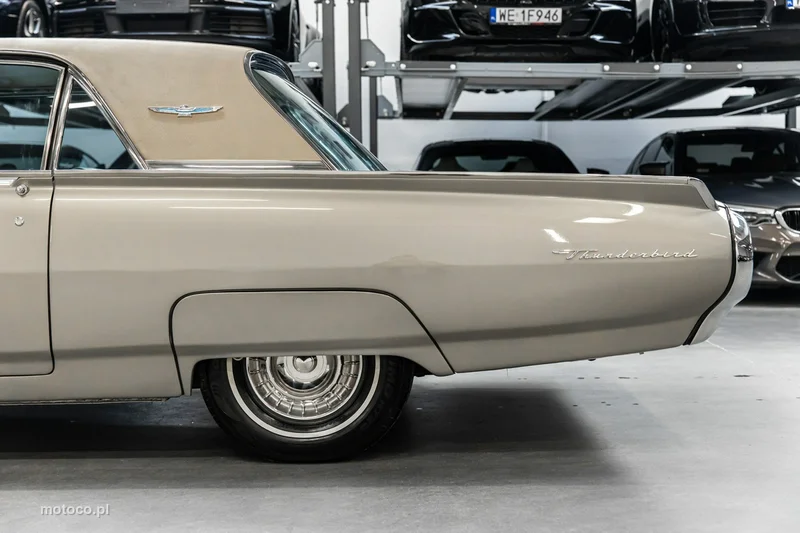 Ford Thunderbird 13