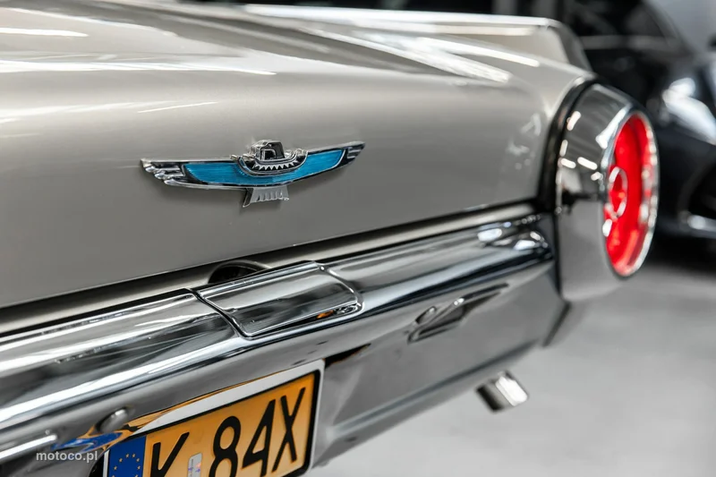 Ford Thunderbird 18
