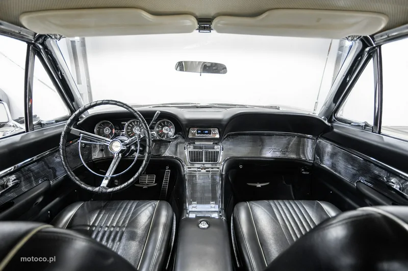 Ford Thunderbird 24