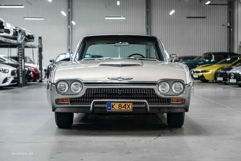 Ford Thunderbird 4