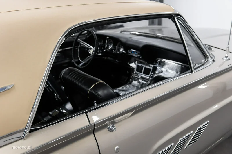 Ford Thunderbird 32