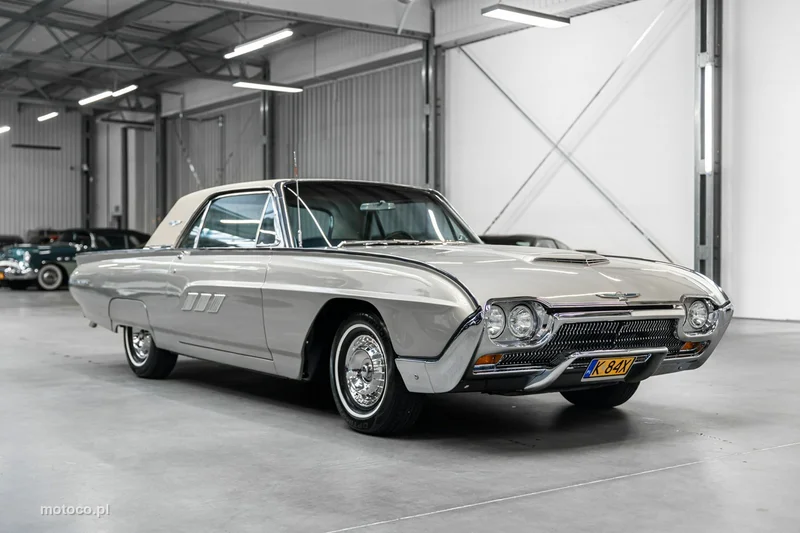 Ford Thunderbird 5