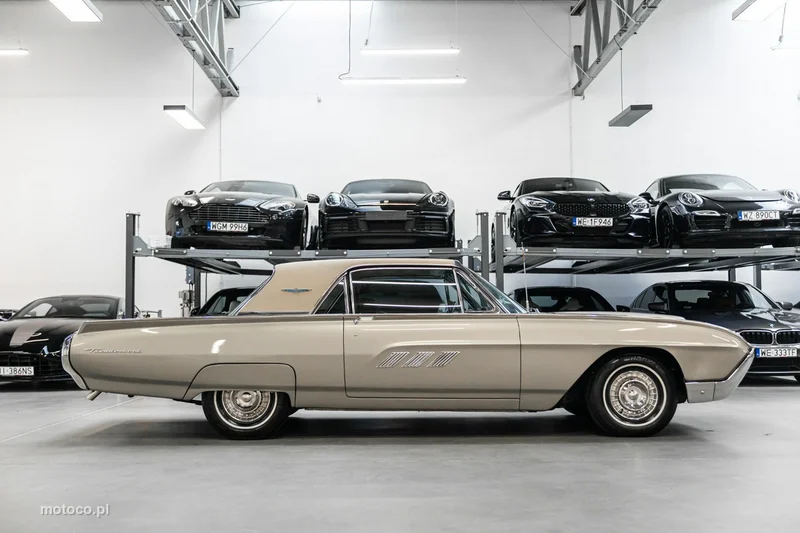 Ford Thunderbird 6