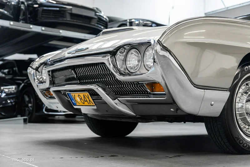 Ford Thunderbird 53