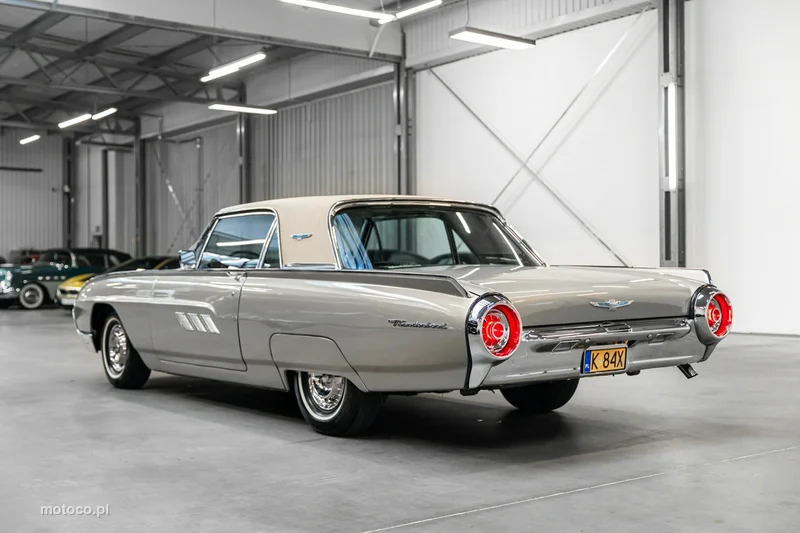 Ford Thunderbird 9