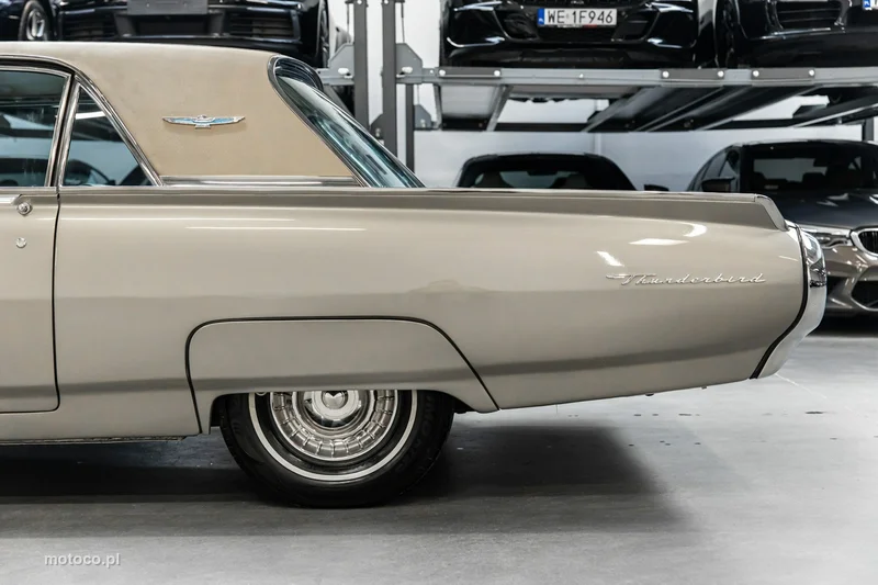 Ford Thunderbird 13