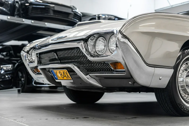 Ford Thunderbird 53