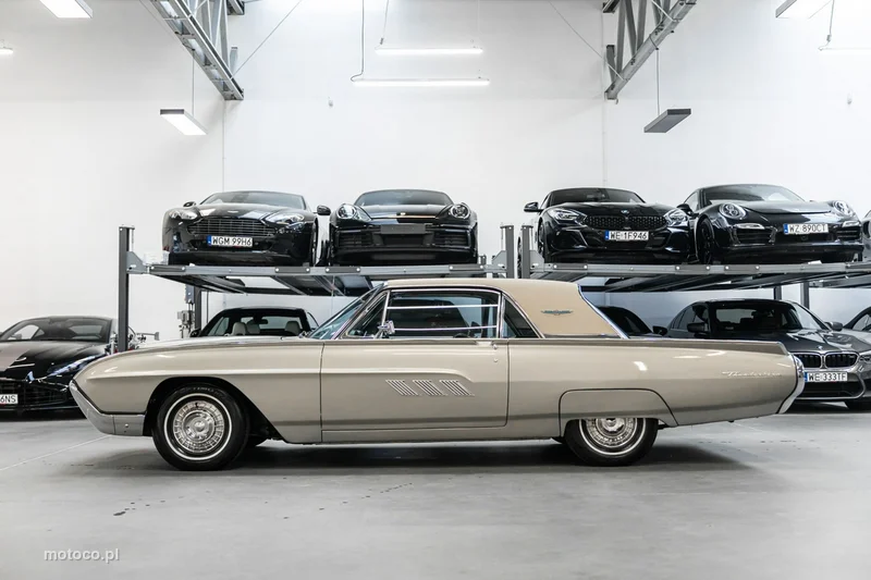 Ford Thunderbird 9