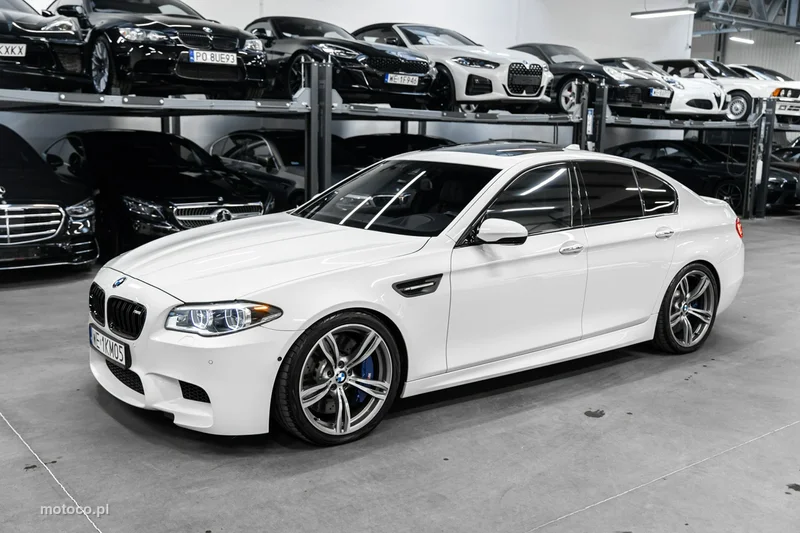 BMW M5 F10 11