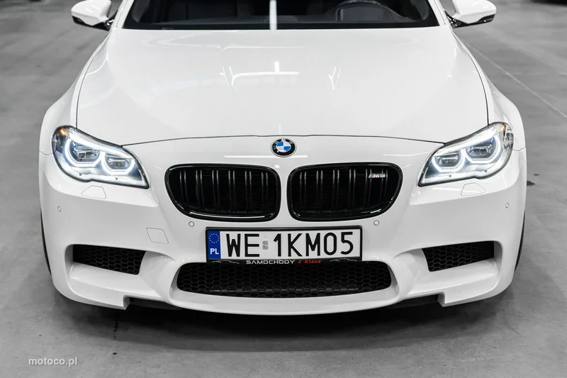 BMW M5 F10 12