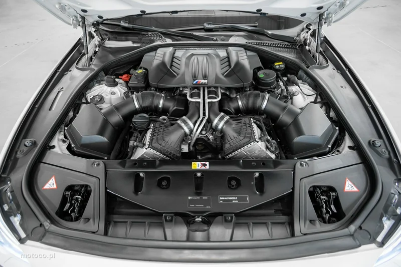 BMW M5 F10 18