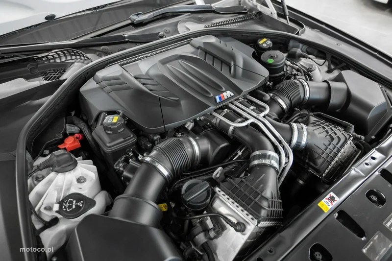 BMW M5 F10 19