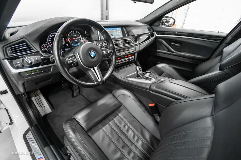 BMW M5 F10 20