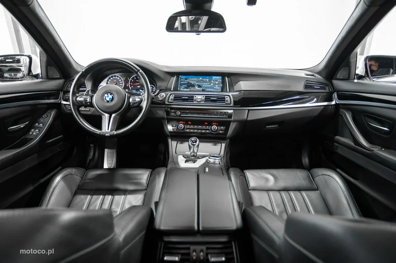 BMW M5 F10 22