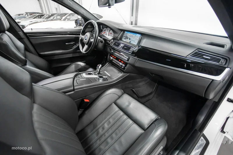BMW M5 F10 23