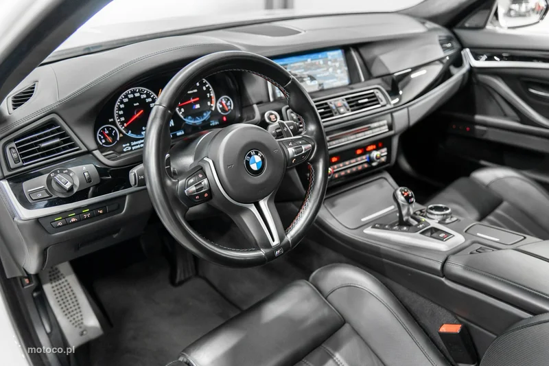 BMW M5 F10 28