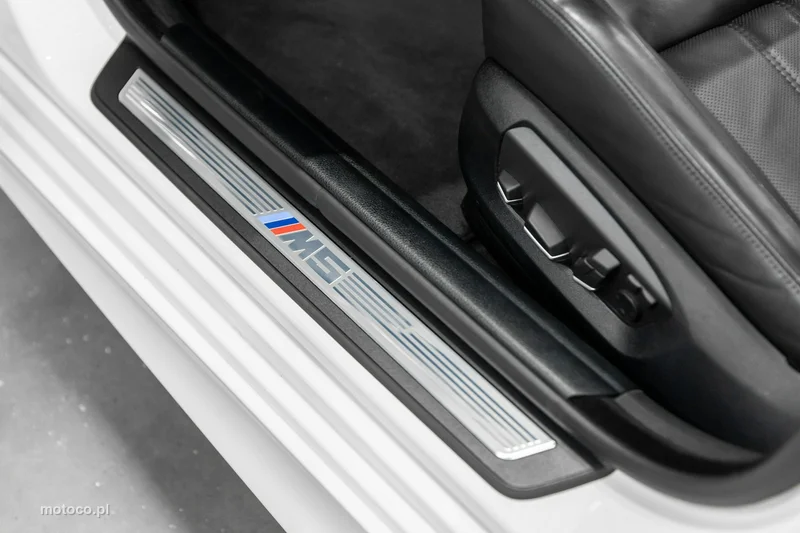 BMW M5 F10 29