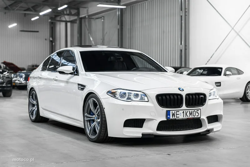 BMW M5 F10 4