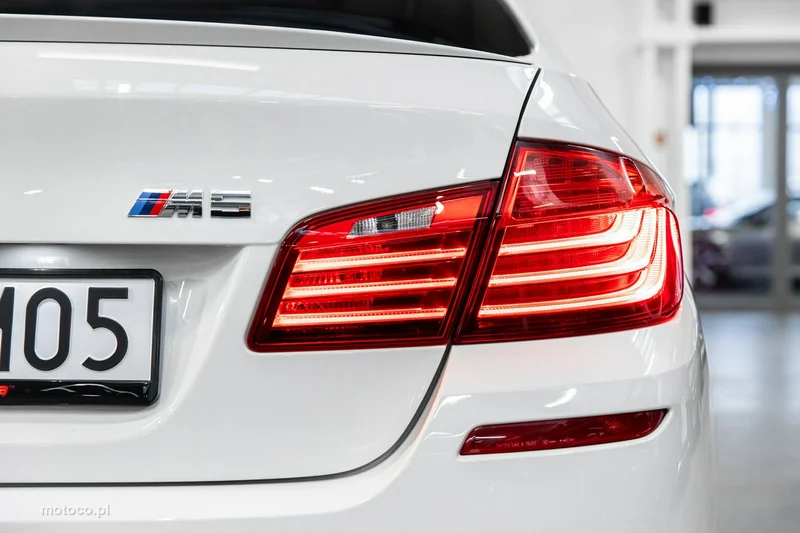 BMW M5 F10 54