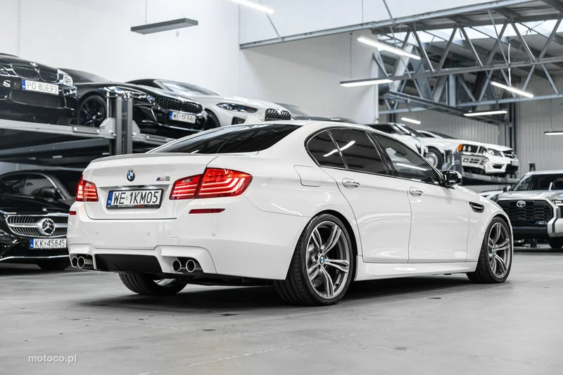 BMW M5 F10 7