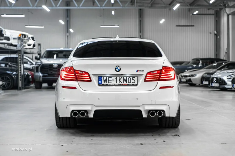 BMW M5 F10 8