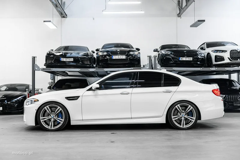 BMW M5 F10 10
