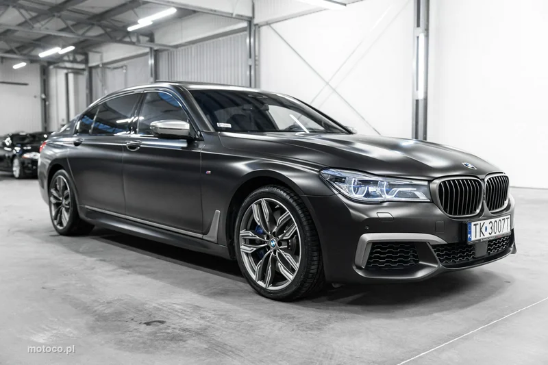 BMW M760 2